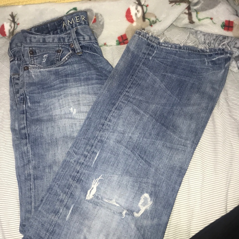 Men’s distressed jeans